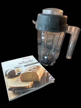 Vitamix Dry Grains container, 32oz plus book